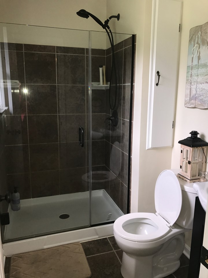 master bath updated master bath w/ new top of the line shower doors
